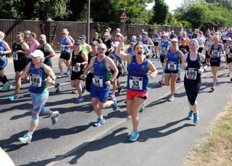 Happy runners at the start of the Sting 10k 2018!